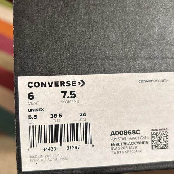 Cream canvas lift converse. NWOT - Picture 10 of 10